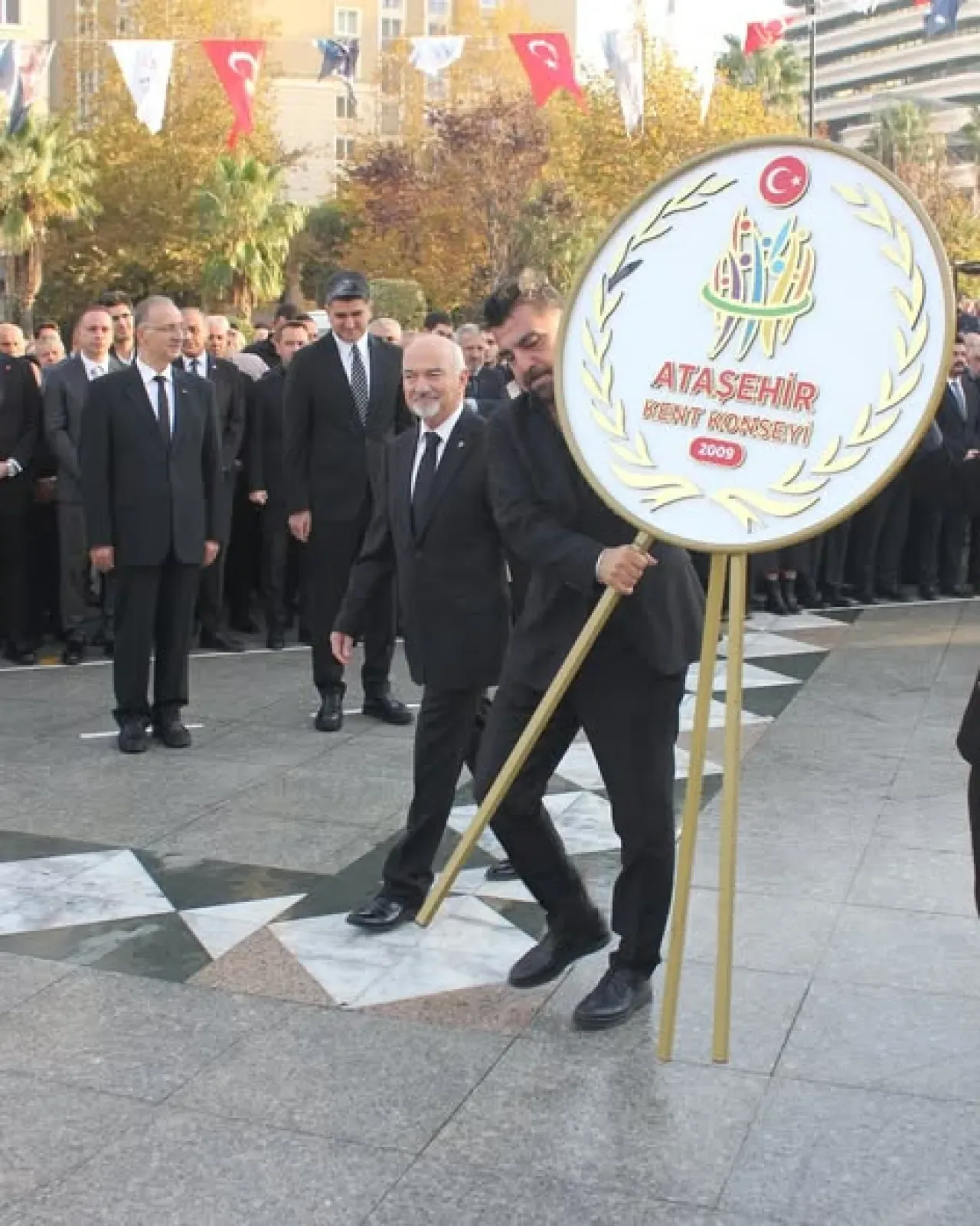 Ataşehir'de Atatürk'ü Anma Töreni: 87. Yılında Saygı ve Özlemle Andılar Ataşehir'de Atatürk'ü Anma Töreni: 87. Yılında Saygı ve Özlemle Andılar