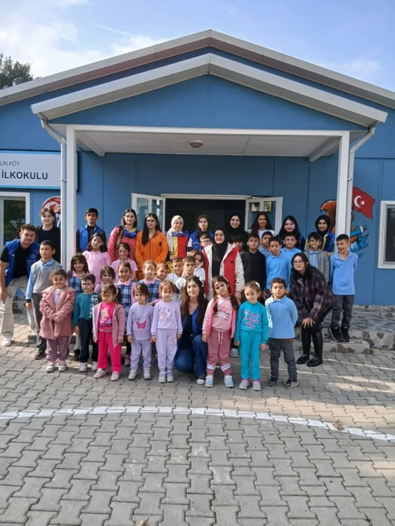 İnegöl Gençlik Merkezi'nden Miniklere Kitap Hediye İnegöl Gençlik Merkezi'nden Miniklere Kitap Hediye