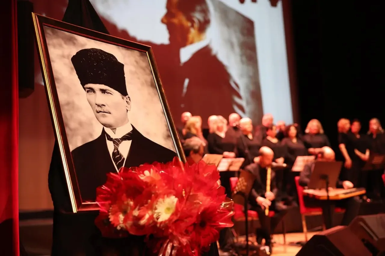 Şile'de 10 Kasım Atatürk'ü Anma Töreni ve Özel Konser Düzenlendi Şile'de 10 Kasım Atatürk'ü Anma Töreni ve Özel Konser Düzenlendi