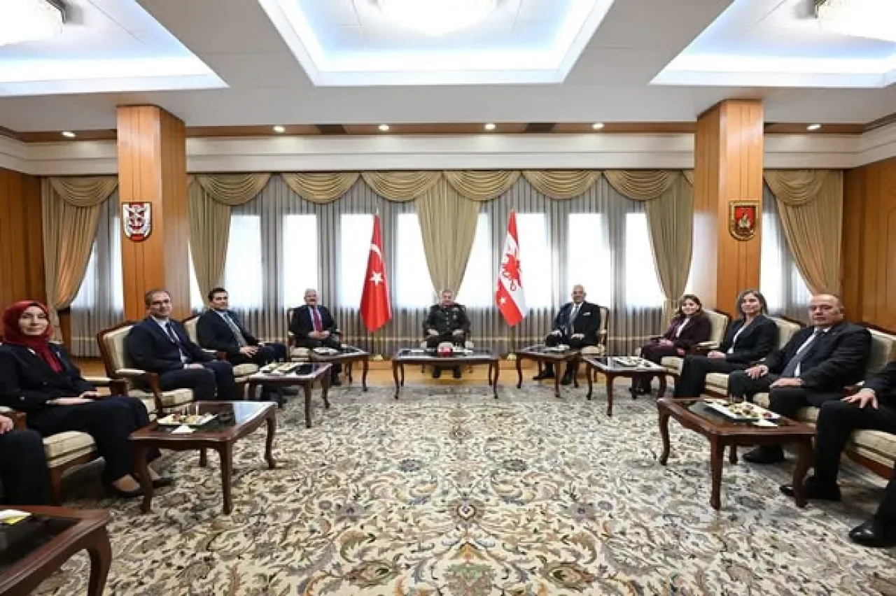 Sağlık Bilimleri Üniversitesi ile Kara Kuvvetleri Komutanlığı Arasında İş Birliği Görüşmeleri Sağlık Bilimleri Üniversitesi ile Kara Kuvvetleri Komutanlığı Arasında İş Birliği Görüşmeleri