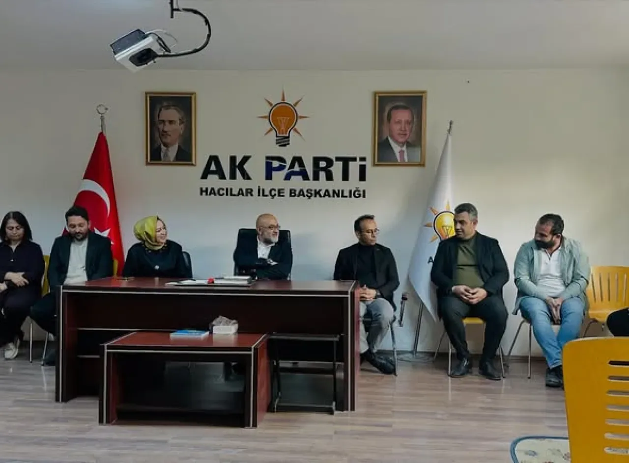 Hacılar AK Parti İlçe Başkanı ve Yeni Yönetim Kurulu Göreve Başladı Hacılar AK Parti İlçe Başkanı ve Yeni Yönetim Kurulu Göreve Başladı