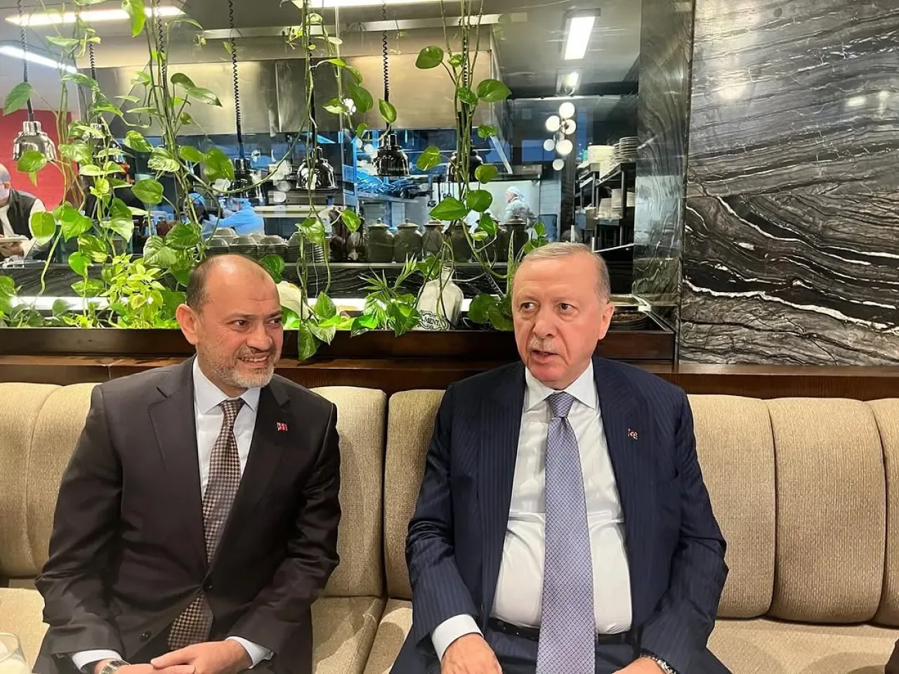 Yenimahalle AK Parti İlçe Başkanı Cumhurbaşkanı Erdoğan ile Görüştü Yenimahalle AK Parti İlçe Başkanı Cumhurbaşkanı Erdoğan ile Görüştü