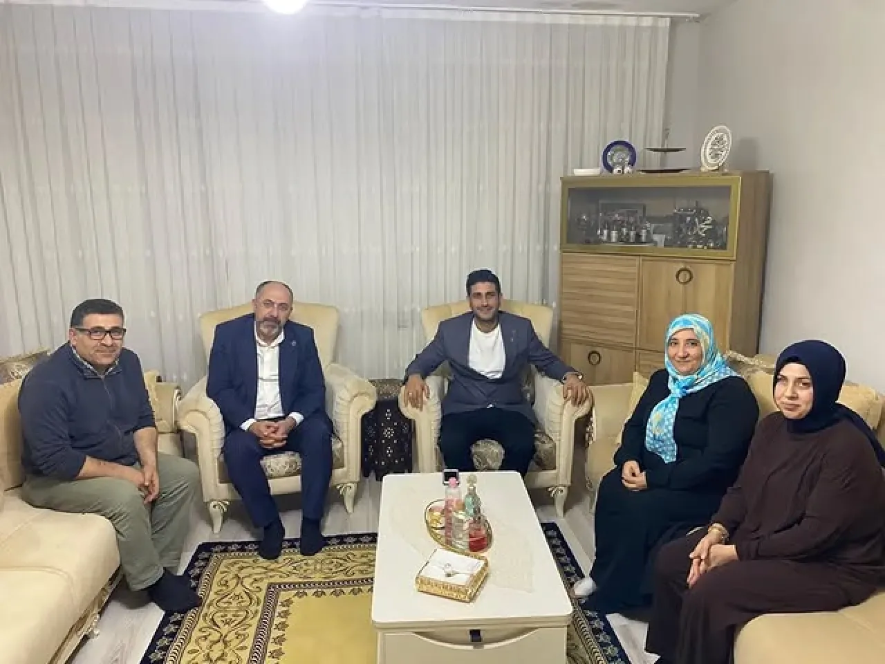 AK Parti ve MHP Bağcılar'da Hasta Ziyaretlerinde Buluştu AK Parti ve MHP Bağcılar'da Hasta Ziyaretlerinde Buluştu