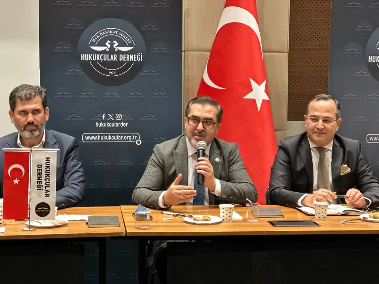 AK Partili Yıldırım, Hukukçular Derneği'nde Mensuplarla Buluştu AK Partili Yıldırım, Hukukçular Derneği'nde Mensuplarla Buluştu