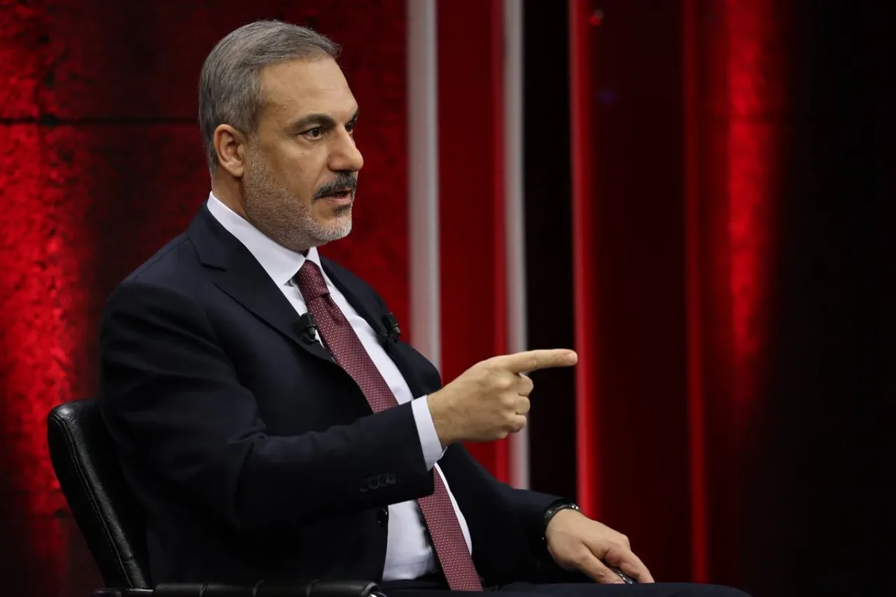 Hakan Fidan'dan Suriye Uyarısı: Ekonomik Toparlanma İçin Yaptırımlar Kaldırılmalı Hakan Fidan'dan Suriye Uyarısı: Ekonomik Toparlanma İçin Yaptırımlar Kaldırılmalı
