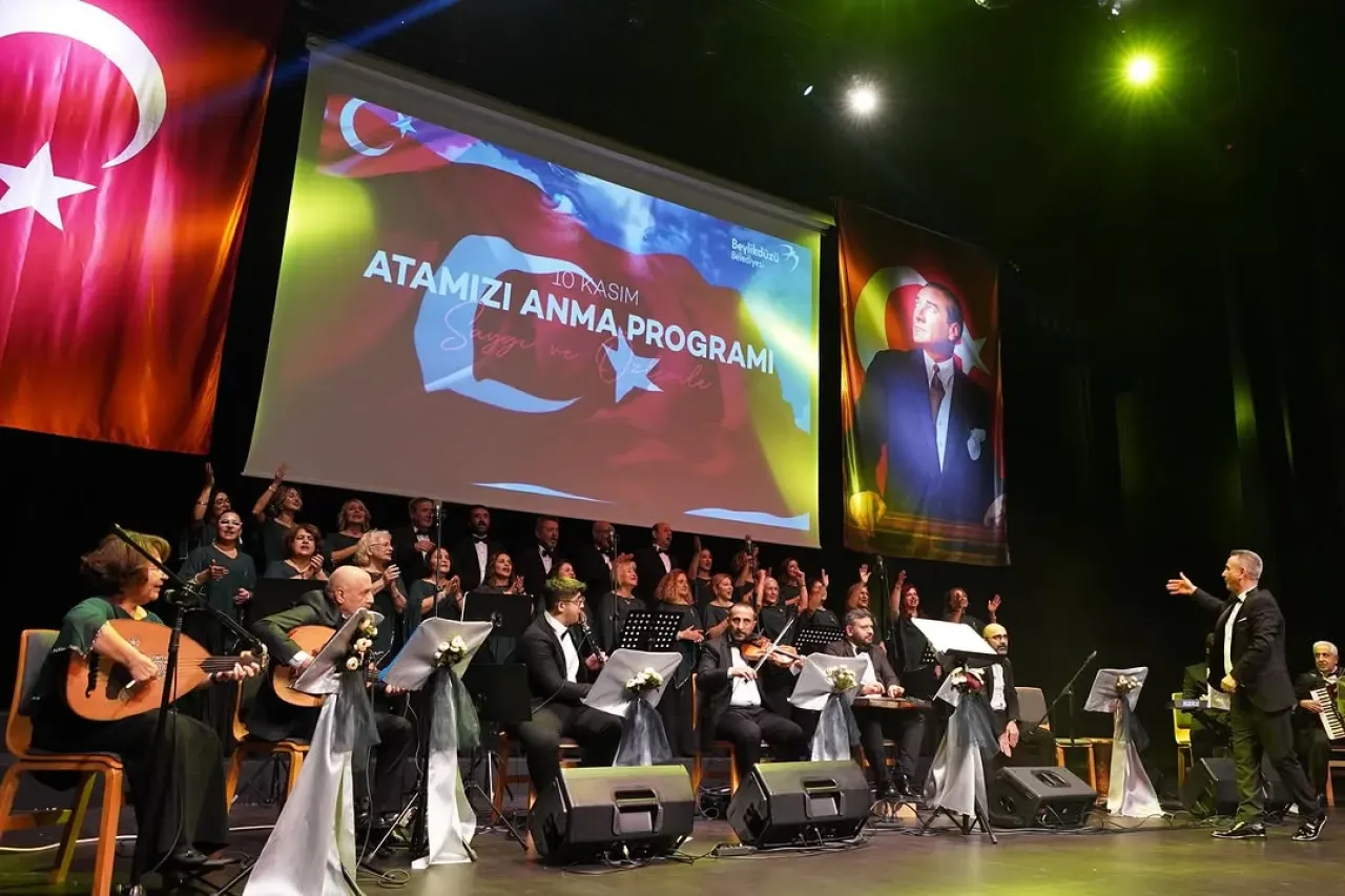 Beylikdüzü'nde 10 Kasım Atatürk'ü Anma Konseri Düzenlendi Beylikdüzü'nde 10 Kasım Atatürk'ü Anma Konseri Düzenlendi