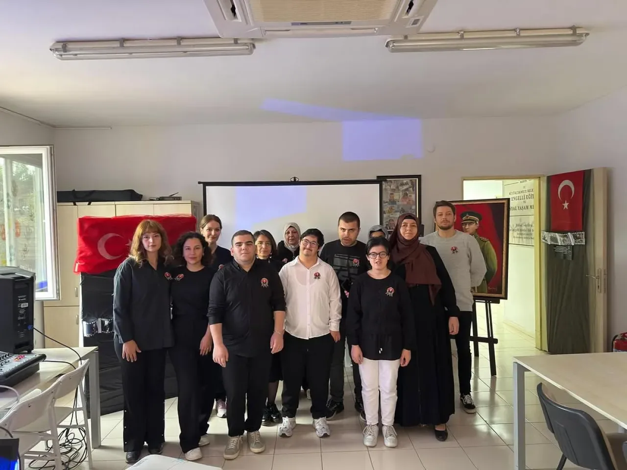 Büyükçekmece'de Özel Çocuklar 10 Kasım'da Atatürk'ü Andı Büyükçekmece'de Özel Çocuklar 10 Kasım'da Atatürk'ü Andı