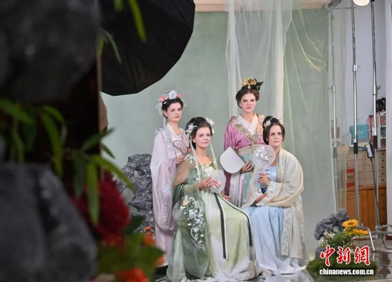 Hanfu Geleneği, Yabancı Turistlerin İlgi Odağı Oldu Hanfu Geleneği, Yabancı Turistlerin İlgi Odağı Oldu