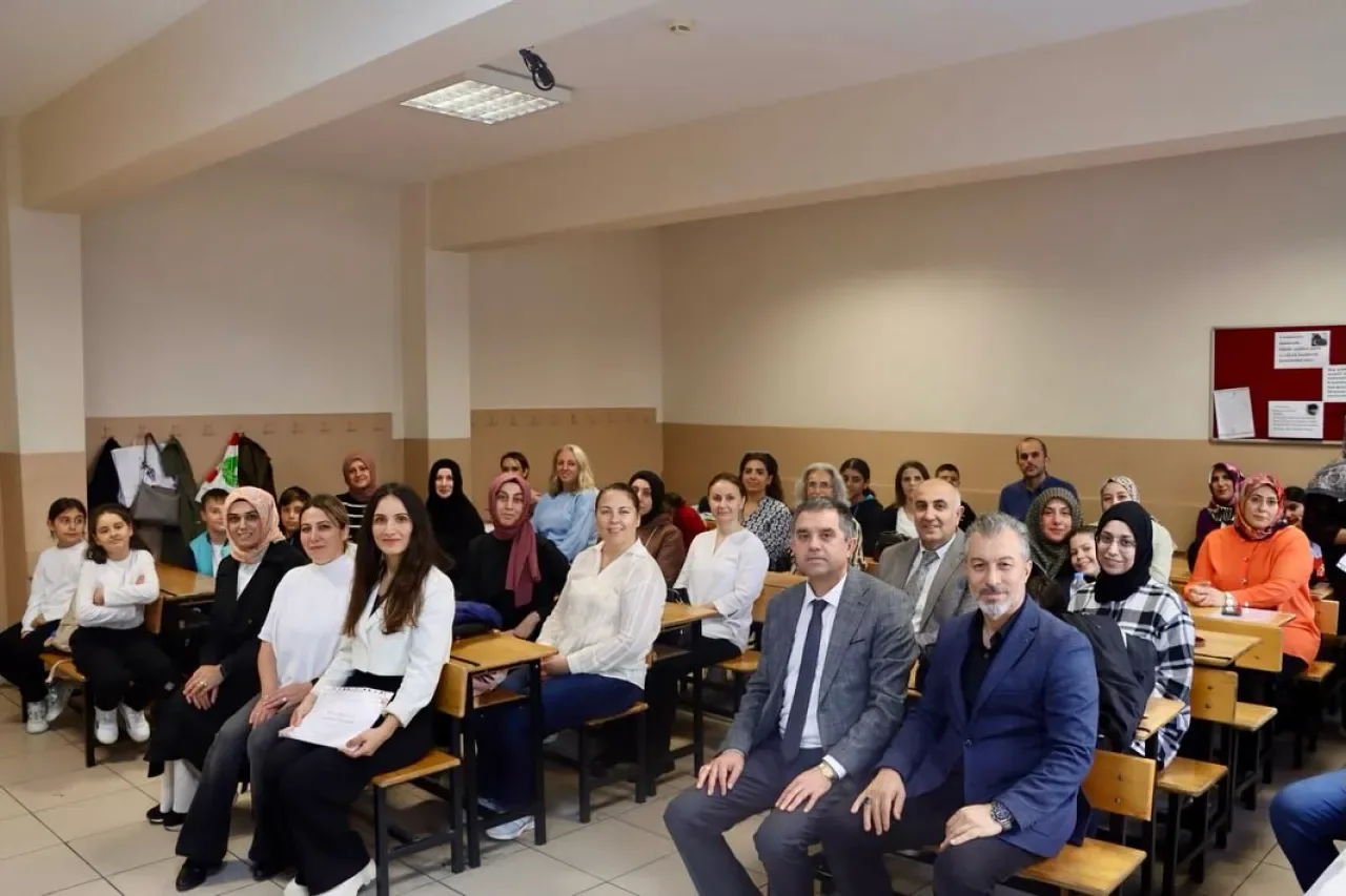 Bağcılar'da Aile Okulu Projesi Başarıyla Tamamlandı Bağcılar'da Aile Okulu Projesi Başarıyla Tamamlandı