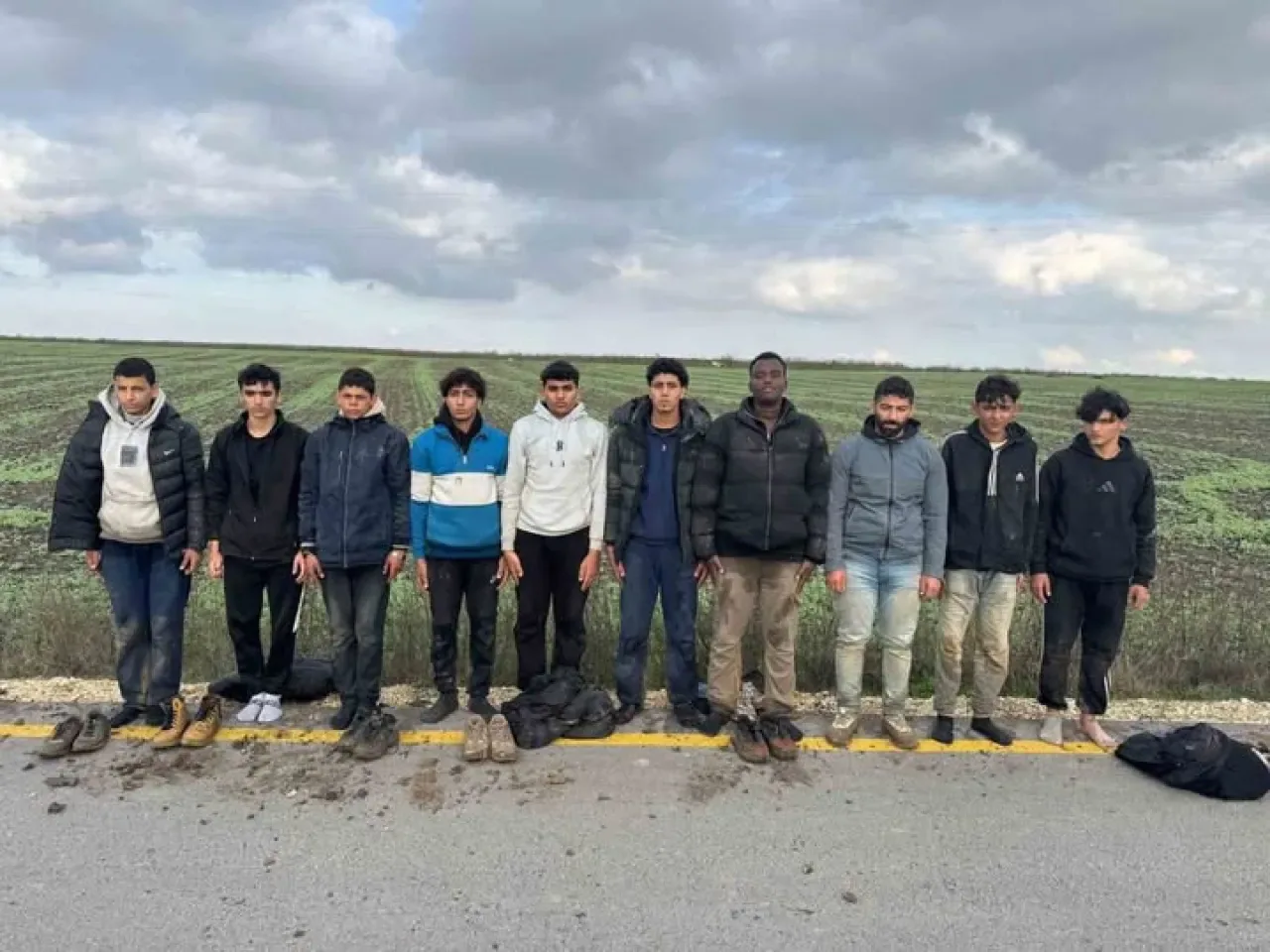 Edirne'de Jandarma Operasyonu: 10 Düzensiz Göçmen Yakalandı Edirne'de Jandarma Operasyonu: 10 Düzensiz Göçmen Yakalandı