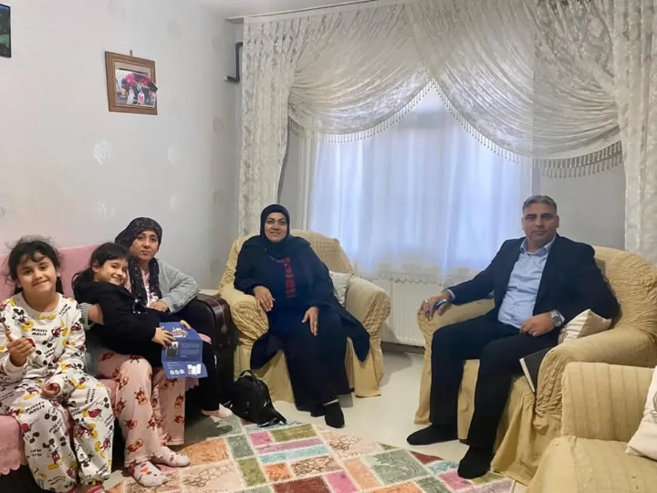 AK Parti Arnavutköy'de Vatandaş Ziyaretleriyle Gönül Bağını Güçlendiriyor AK Parti Arnavutköy'de Vatandaş Ziyaretleriyle Gönül Bağını Güçlendiriyor