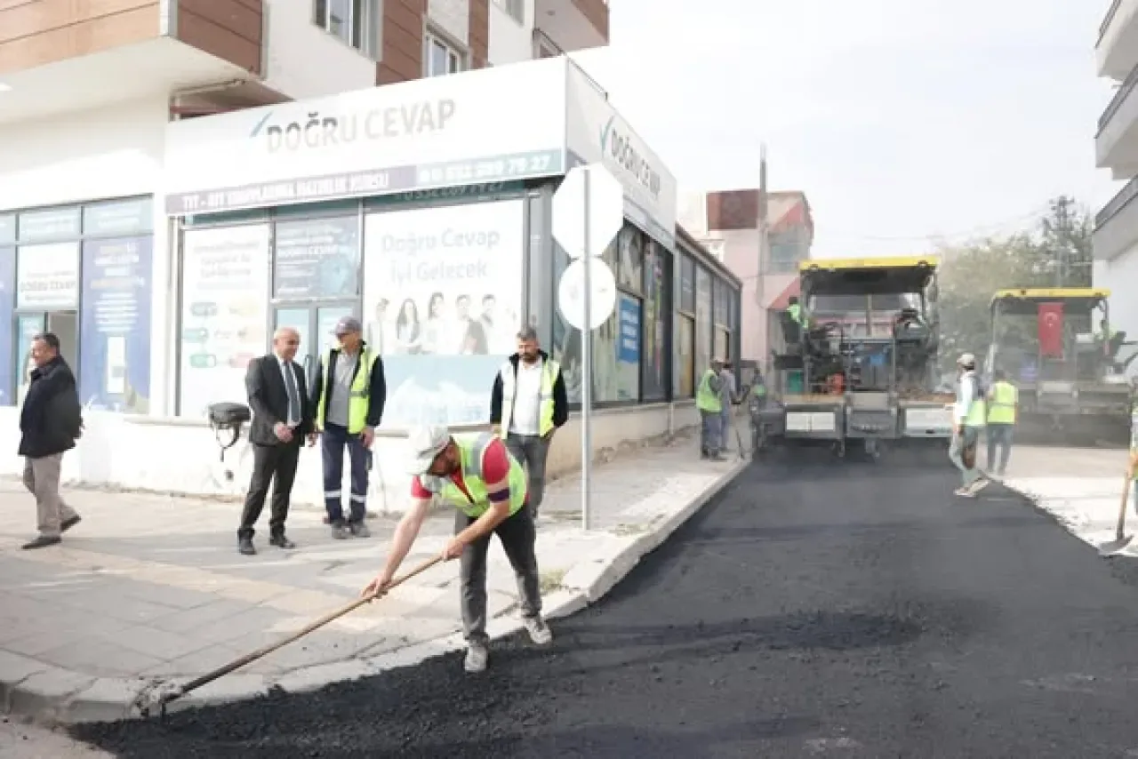 Araban'da Karatepe Caddesi Asfalt Çalışması Başladı Araban'da Karatepe Caddesi Asfalt Çalışması Başladı