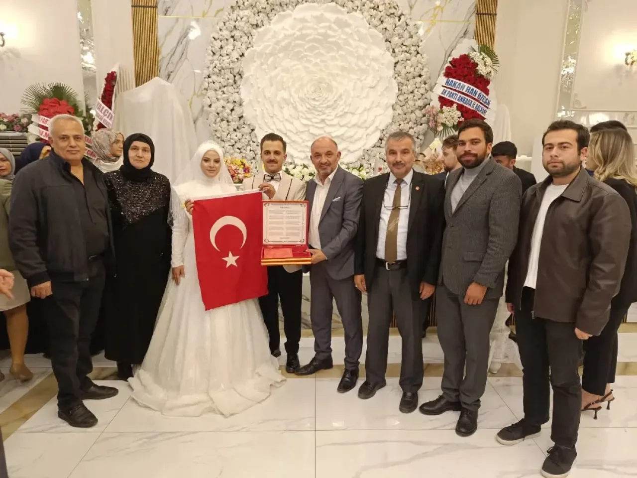 AK Parti Sincan İlçe Teşkilatı'ndan Düğün Törenine Katılım AK Parti Sincan İlçe Teşkilatı'ndan Düğün Törenine Katılım