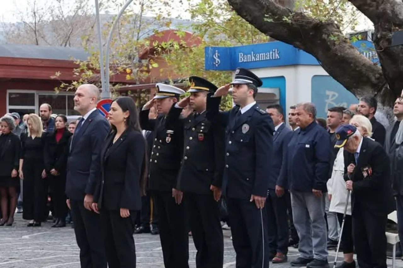 Marmara Adalar'da 10 Kasım Atatürk'ü Anma Töreni Düzenlendi Marmara Adalar'da 10 Kasım Atatürk'ü Anma Töreni Düzenlendi