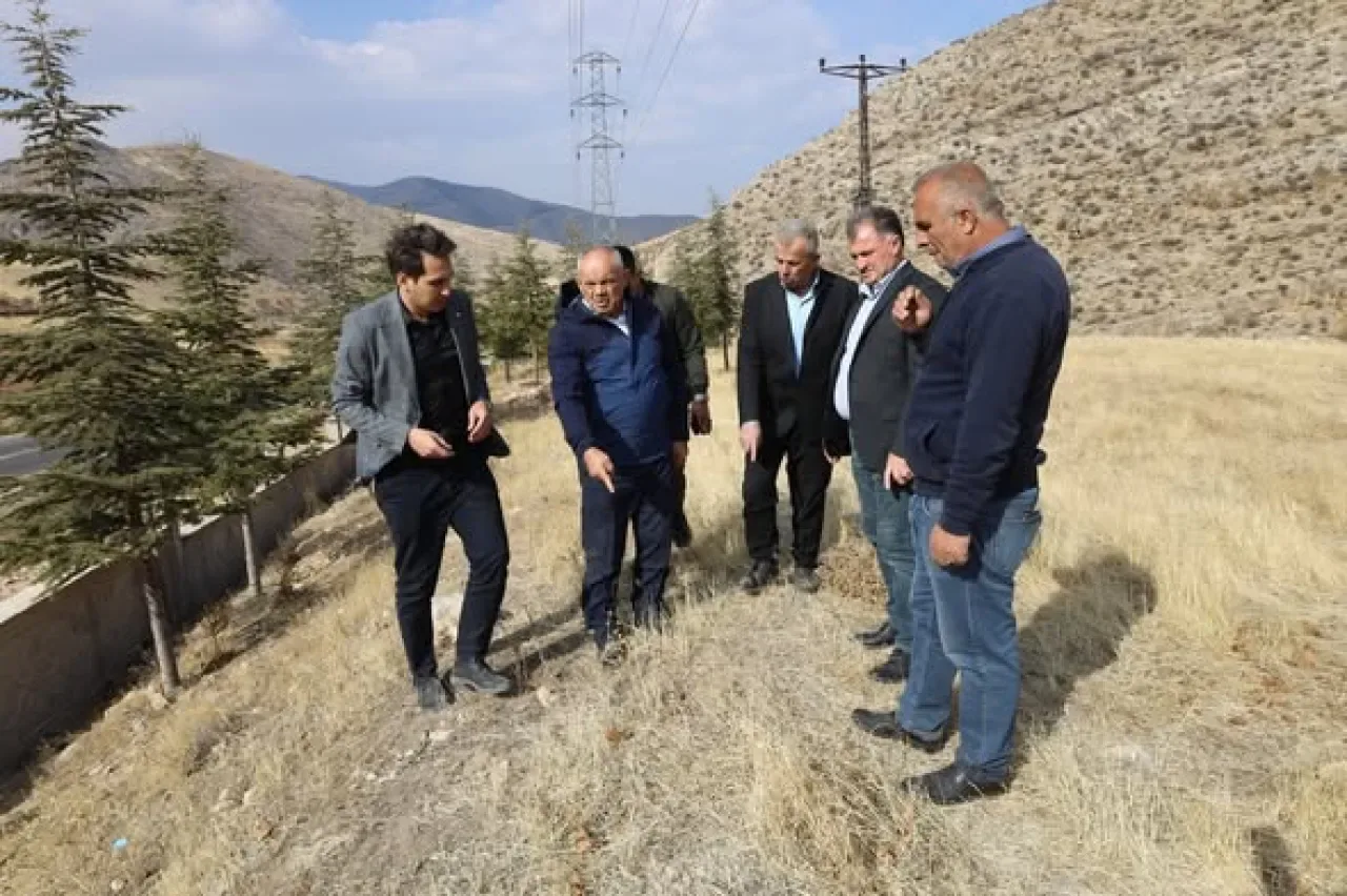 Yahyalı Belediyesi Yeni Mezarlık Alanında İnceleme Gerçekleştirdi Yahyalı Belediyesi Yeni Mezarlık Alanında İnceleme Gerçekleştirdi