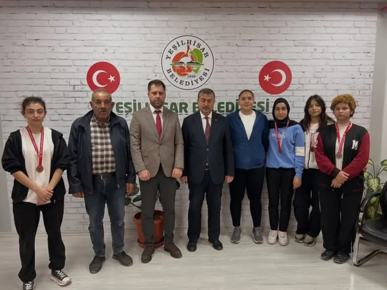 Yeşil Hisar Muaythai Şampiyonları Belediyeyi Ziyaret Etti Yeşil Hisar Muaythai Şampiyonları Belediyeyi Ziyaret Etti