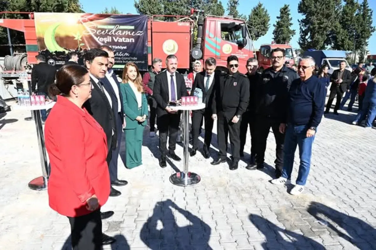 Kemer'de 11 Kasım Milli Ağaçlandırma Günü'nde Yeni Adliye Sarayı Bahçesine Fidanlar Dikildi Kemer'de 11 Kasım Milli Ağaçlandırma Günü'nde Yeni Adliye Sarayı Bahçesine Fidanlar Dikildi
