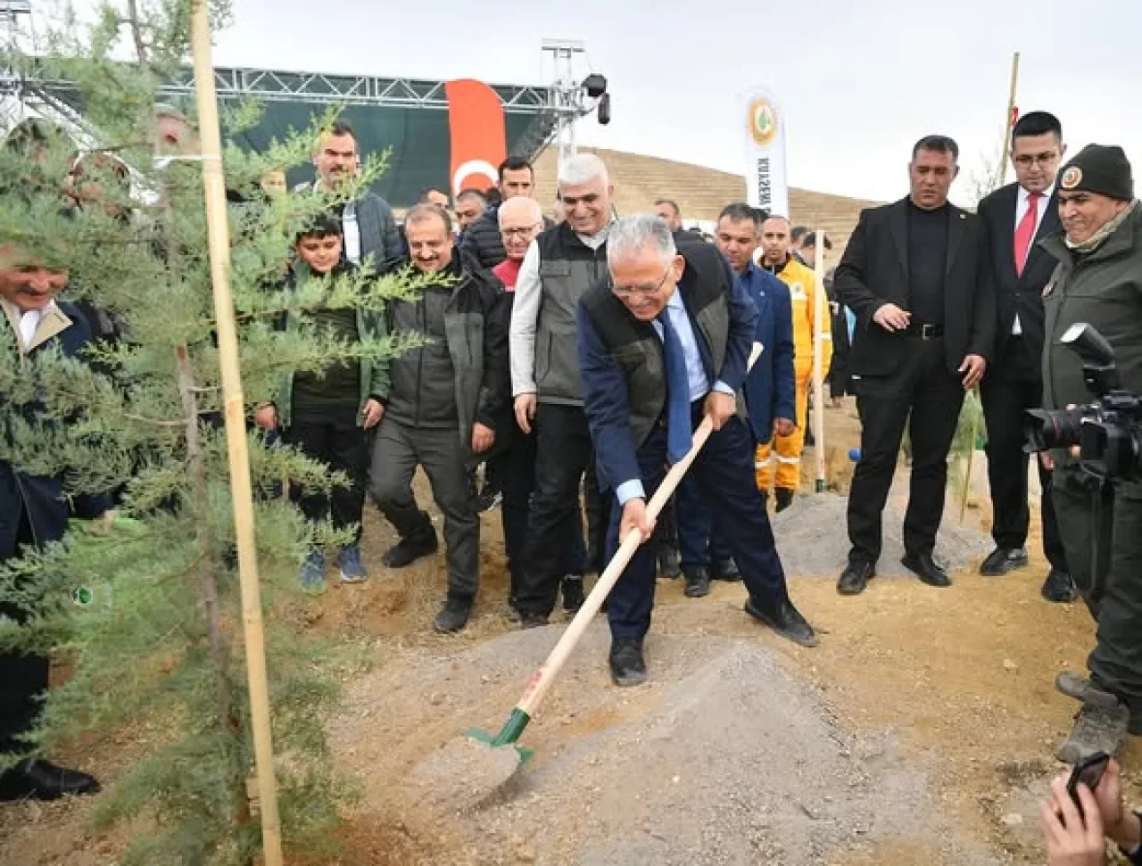 Kayseri'de Milli Ağaçlandırma Seferberliği: Bayramhacı'da Binlerce Fidan Toprakla Buluştu Kayseri'de Milli Ağaçlandırma Seferberliği: Bayramhacı'da Binlerce Fidan Toprakla Buluştu