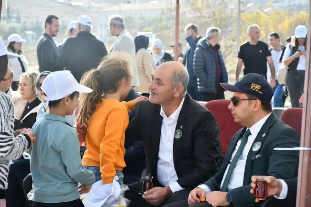 Kalecik'te 11 Kasım Milli Ağaçlandırma Günü'nde Fidanlar Toprakla Buluştu Kalecik'te 11 Kasım Milli Ağaçlandırma Günü'nde Fidanlar Toprakla Buluştu