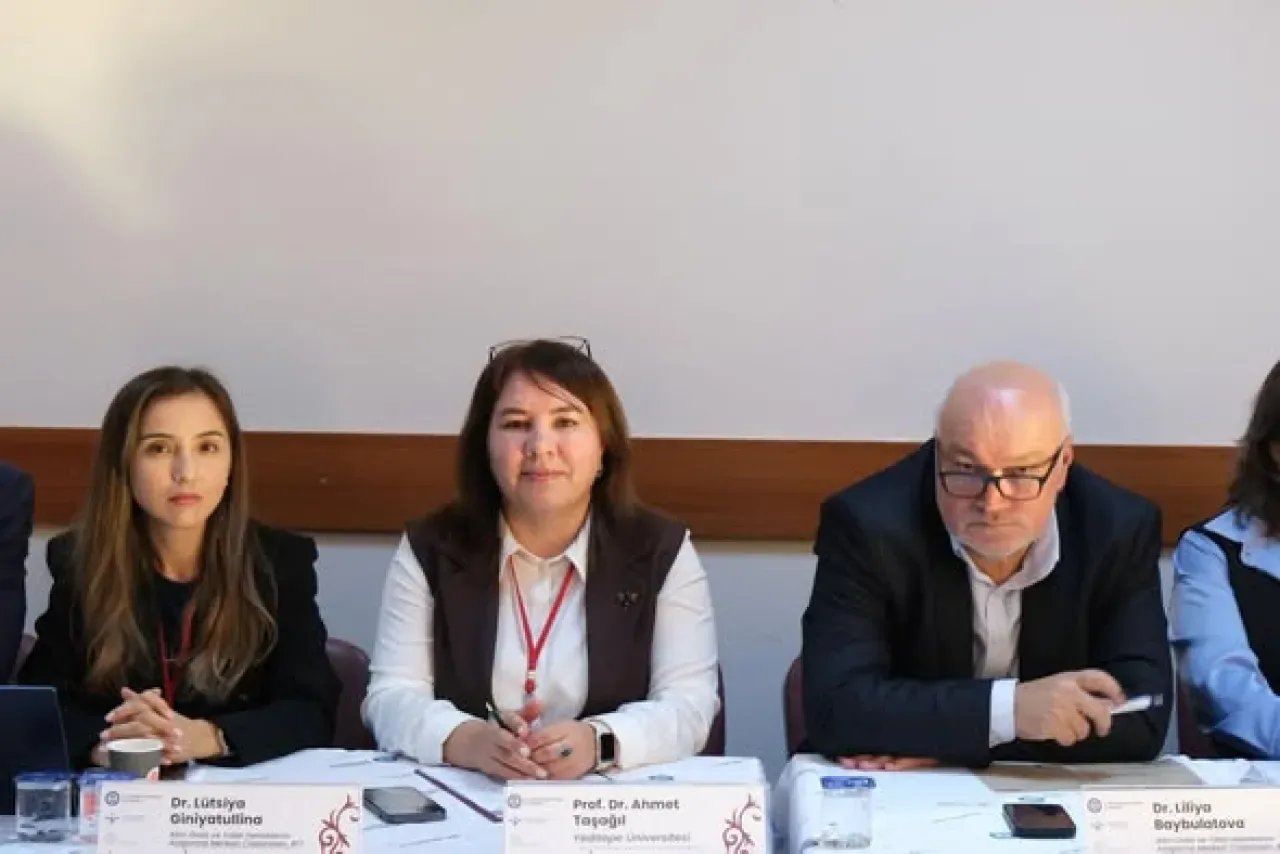 Marmara Üniversitesi'nde Uluslararası Altın Orda Bilim Sempozyumu Düzenlendi Marmara Üniversitesi'nde Uluslararası Altın Orda Bilim Sempozyumu Düzenlendi