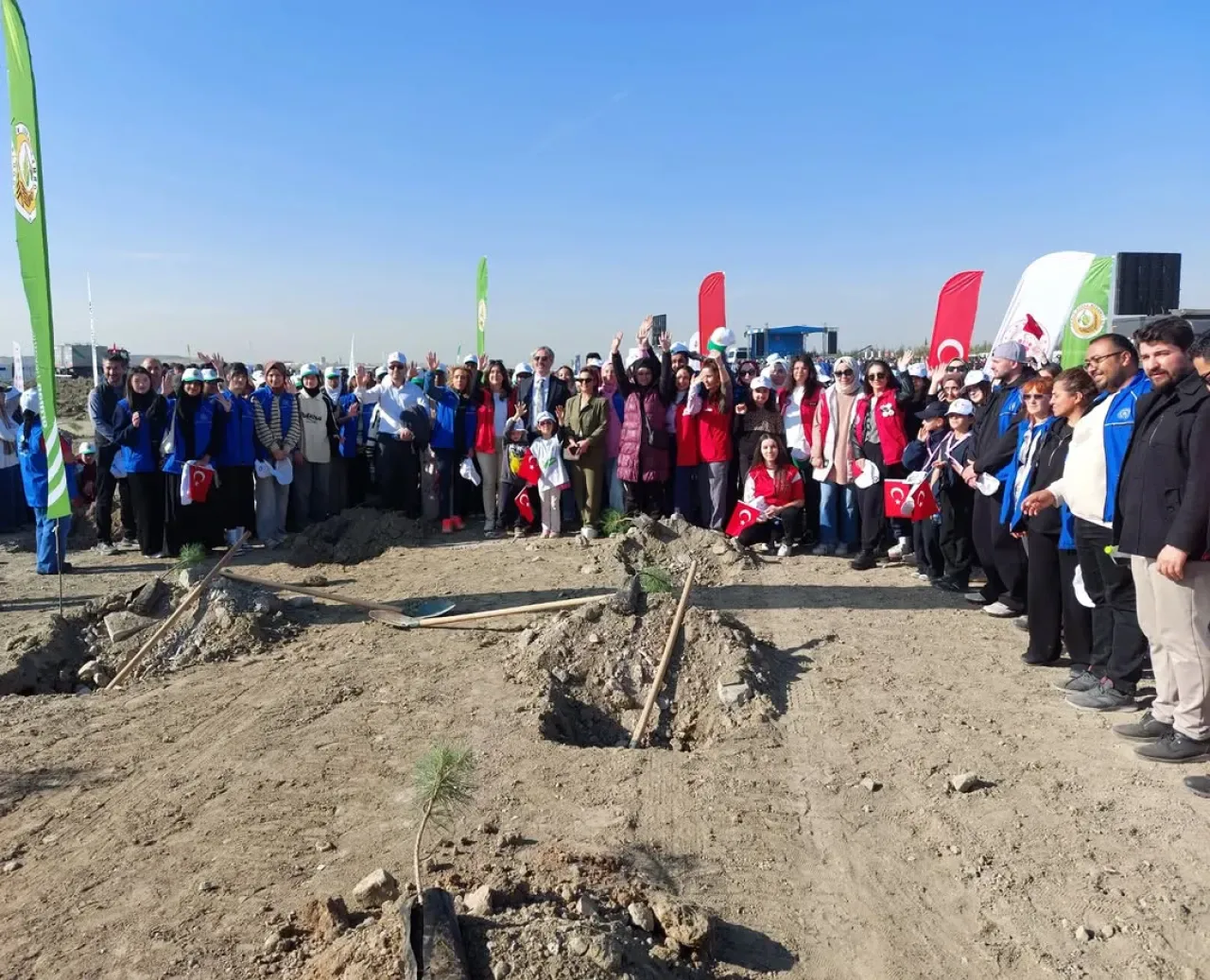 Keçiören Gençlik Merkezi, 11 Kasım'da Fidan Dikti Keçiören Gençlik Merkezi, 11 Kasım'da Fidan Dikti