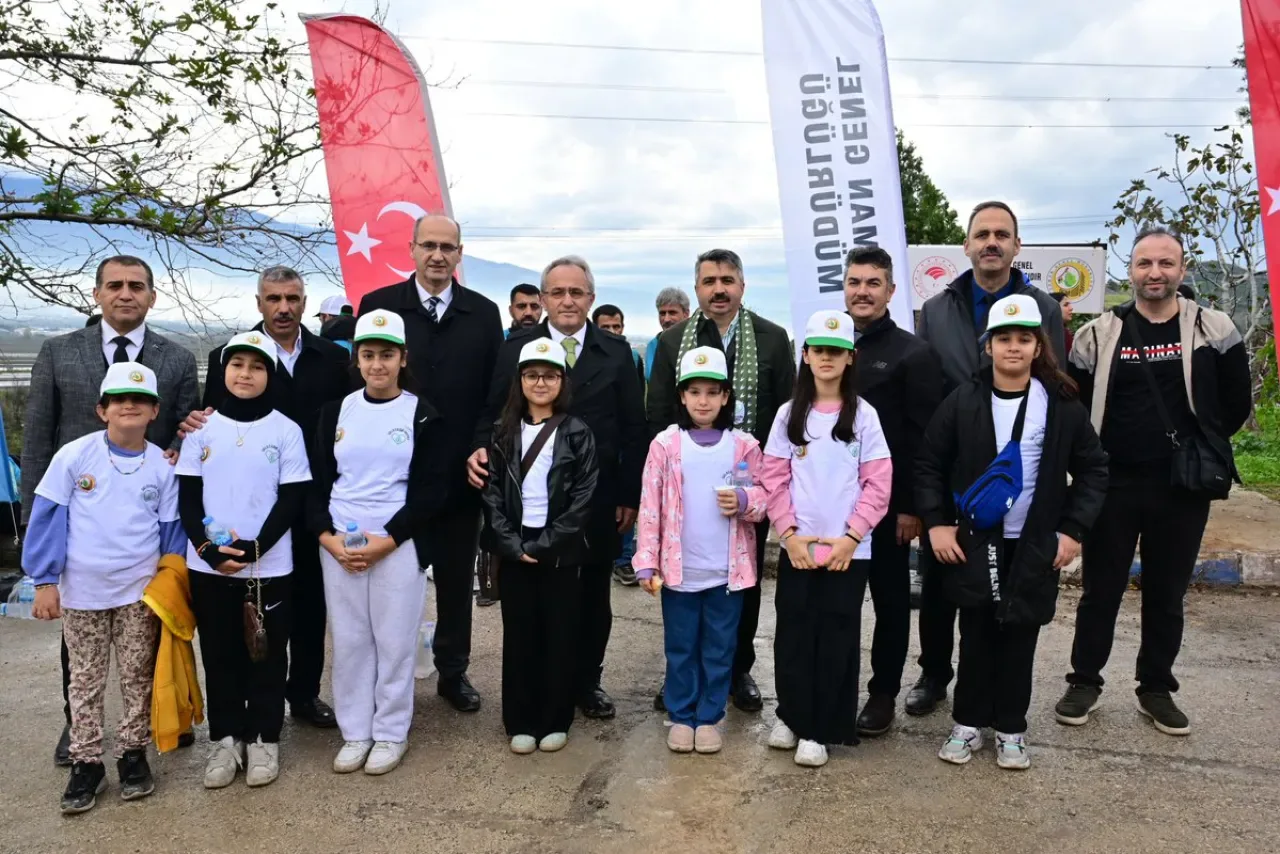 Bursa'da 11 Kasım Milli Ağaçlandırma Günü Coşkusu Bursa'da 11 Kasım Milli Ağaçlandırma Günü Coşkusu