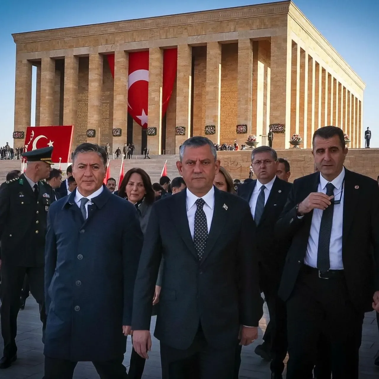 CHP Genel Başkanı Özgür Özel: Darbeciler Partinin Kapatılmasını Talep Etti CHP Genel Başkanı Özgür Özel: Darbeciler Partinin Kapatılmasını Talep Etti