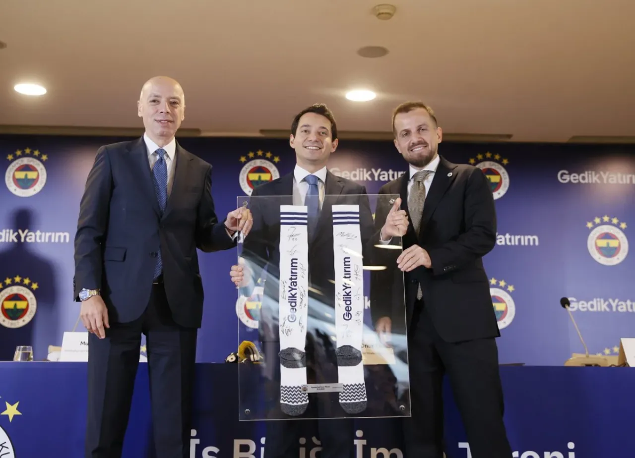 Fenerbahçe ve Gedik Yatırım, Futbol A Takımı Konç Sponsorluğu İçin Anlaşma İmzaladı Fenerbahçe ve Gedik Yatırım, Futbol A Takımı Konç Sponsorluğu İçin Anlaşma İmzaladı