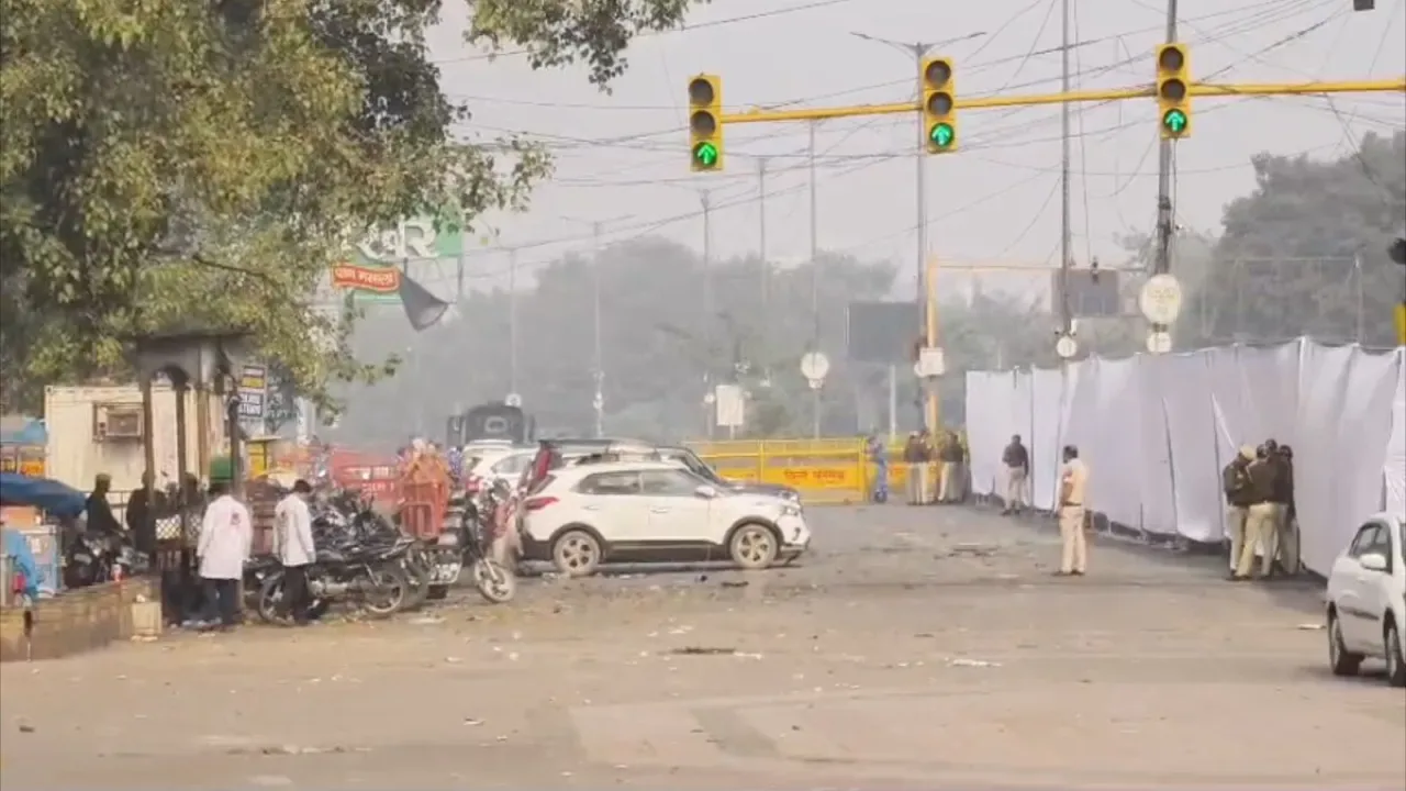 Yeni Delhi'de Araç Patlaması: Çok Sayıda Ölü ve Yaralı Yeni Delhi'de Araç Patlaması: Çok Sayıda Ölü ve Yaralı