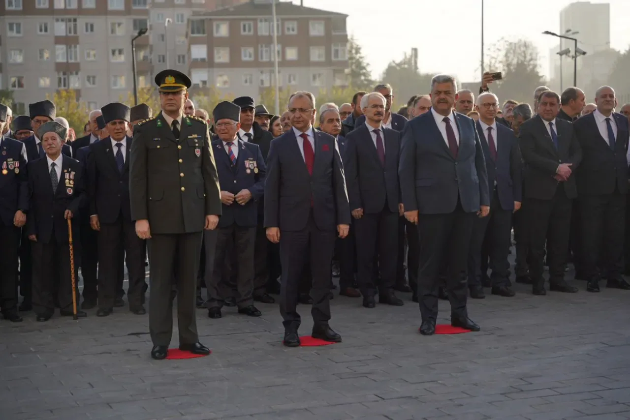 Ümraniye'de Atatürk'ü Anma Töreni Düzenlendi Ümraniye'de Atatürk'ü Anma Töreni Düzenlendi