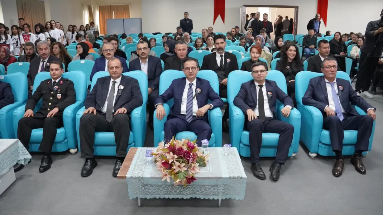 İznik'te 10 Kasım Atatürk'ü Anma Töreni Düzenlendi İznik'te 10 Kasım Atatürk'ü Anma Töreni Düzenlendi