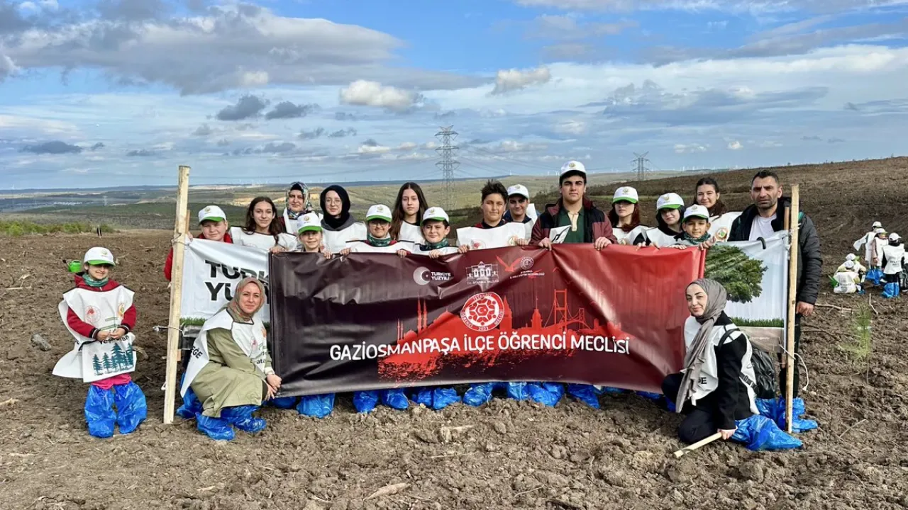 Gaziosmanpaşa Öğrencileri ve Velileri, Millî Ağaçlandırma Günü'nde Fidan Dikti Gaziosmanpaşa Öğrencileri ve Velileri, Millî Ağaçlandırma Günü'nde Fidan Dikti