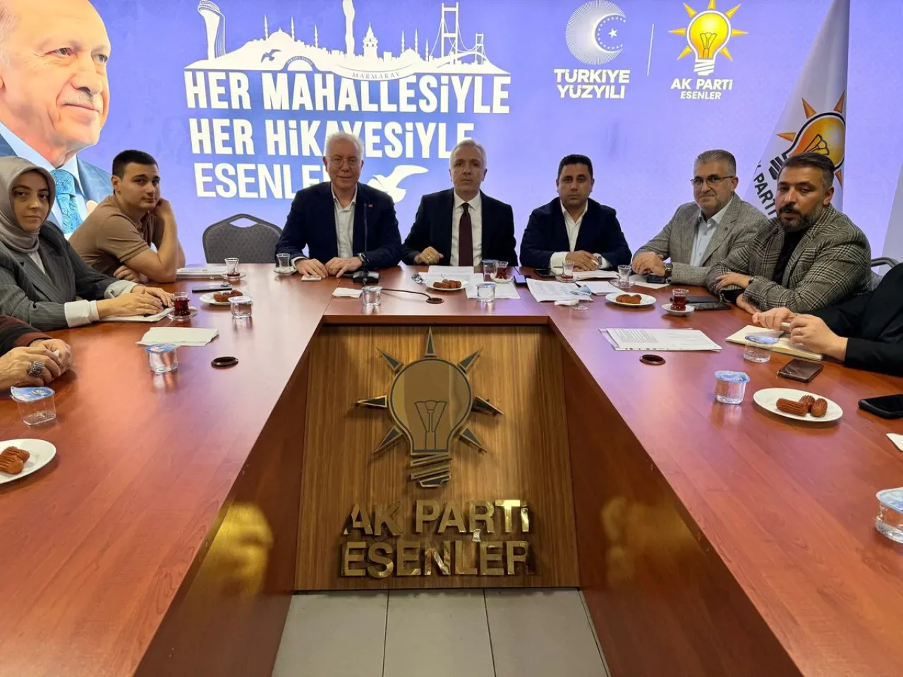 AK Parti Esenler'de Haftalık Olağan Toplantı Gerçekleştirildi AK Parti Esenler'de Haftalık Olağan Toplantı Gerçekleştirildi