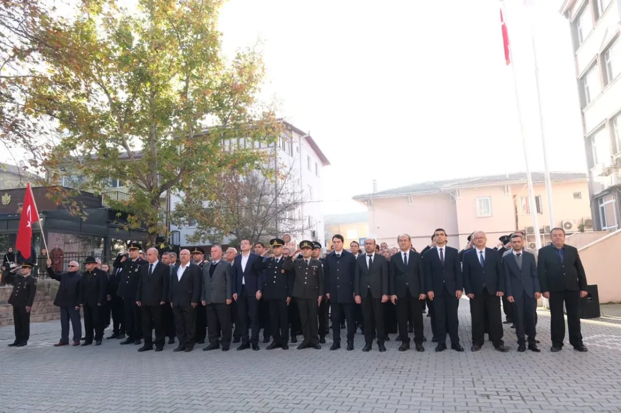 Orhaneli'nde 10 Kasım Atatürk'ü Anma Töreni Düzenlendi Orhaneli'nde 10 Kasım Atatürk'ü Anma Töreni Düzenlendi