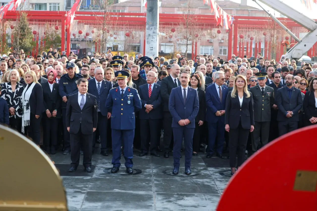 Bakırköy'de 10 Kasım Atatürk'ü Anma Töreni Düzenlendi Bakırköy'de 10 Kasım Atatürk'ü Anma Töreni Düzenlendi