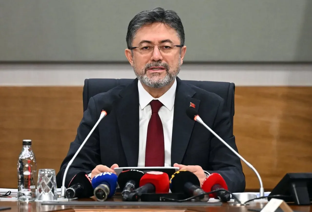 Orman Bakanı Yumaklı: "Yanan Ormanlara Otel Yapıldı" İddialarına Meydan Okudu Orman Bakanı Yumaklı: "Yanan Ormanlara Otel Yapıldı" İddialarına Meydan Okudu