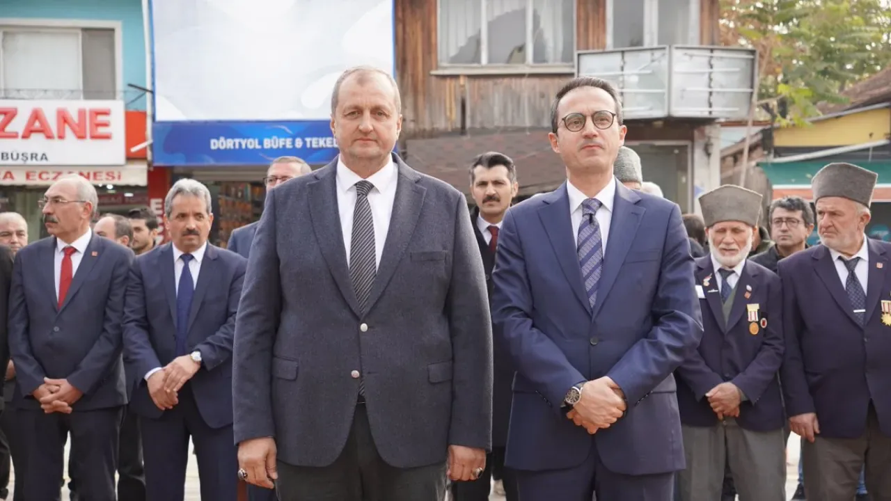 İznik'te 10 Kasım Atatürk'ü Anma Töreni Gerçekleştirildi İznik'te 10 Kasım Atatürk'ü Anma Töreni Gerçekleştirildi