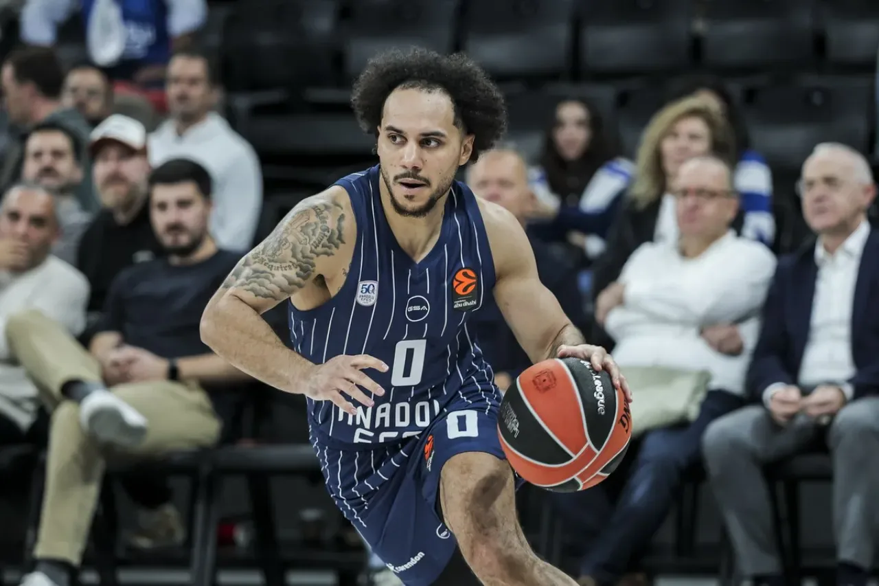 Virtus Bologna, Anadolu Efes'i Devre Arasında Geride Bıraktı Virtus Bologna, Anadolu Efes'i Devre Arasında Geride Bıraktı