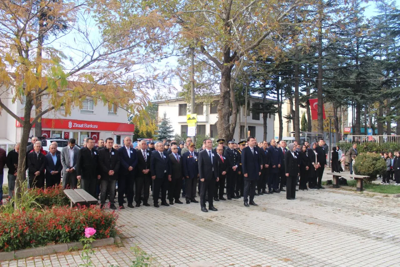Keles'te 10 Kasım Atatürk'ü Anma Günü Çelenk Sunma Töreni Düzenlendi Keles'te 10 Kasım Atatürk'ü Anma Günü Çelenk Sunma Töreni Düzenlendi
