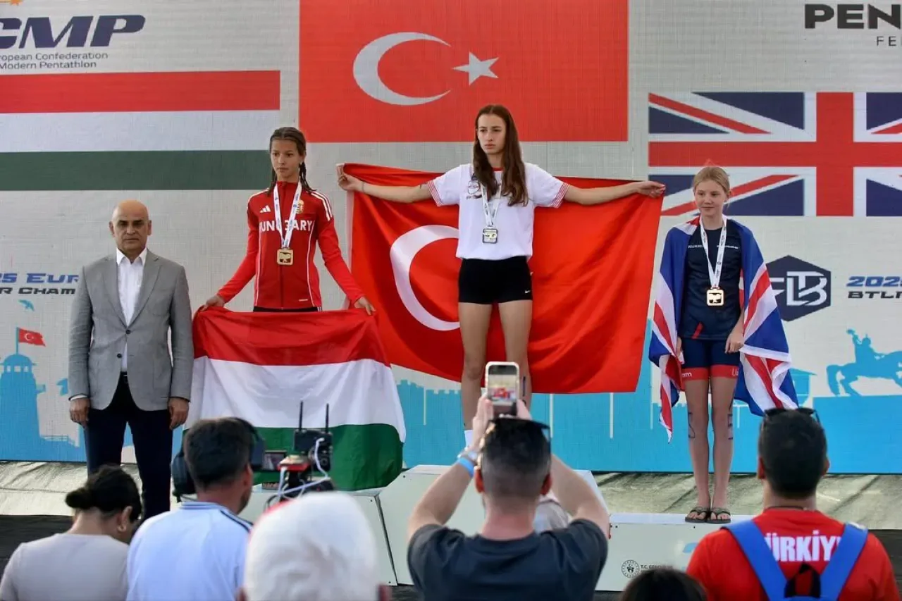 Osmangazi'li Genç Pentatloncular Avrupa Şampiyonası'ndan 42 Madalya ile Döndü Osmangazi'li Genç Pentatloncular Avrupa Şampiyonası'ndan 42 Madalya ile Döndü