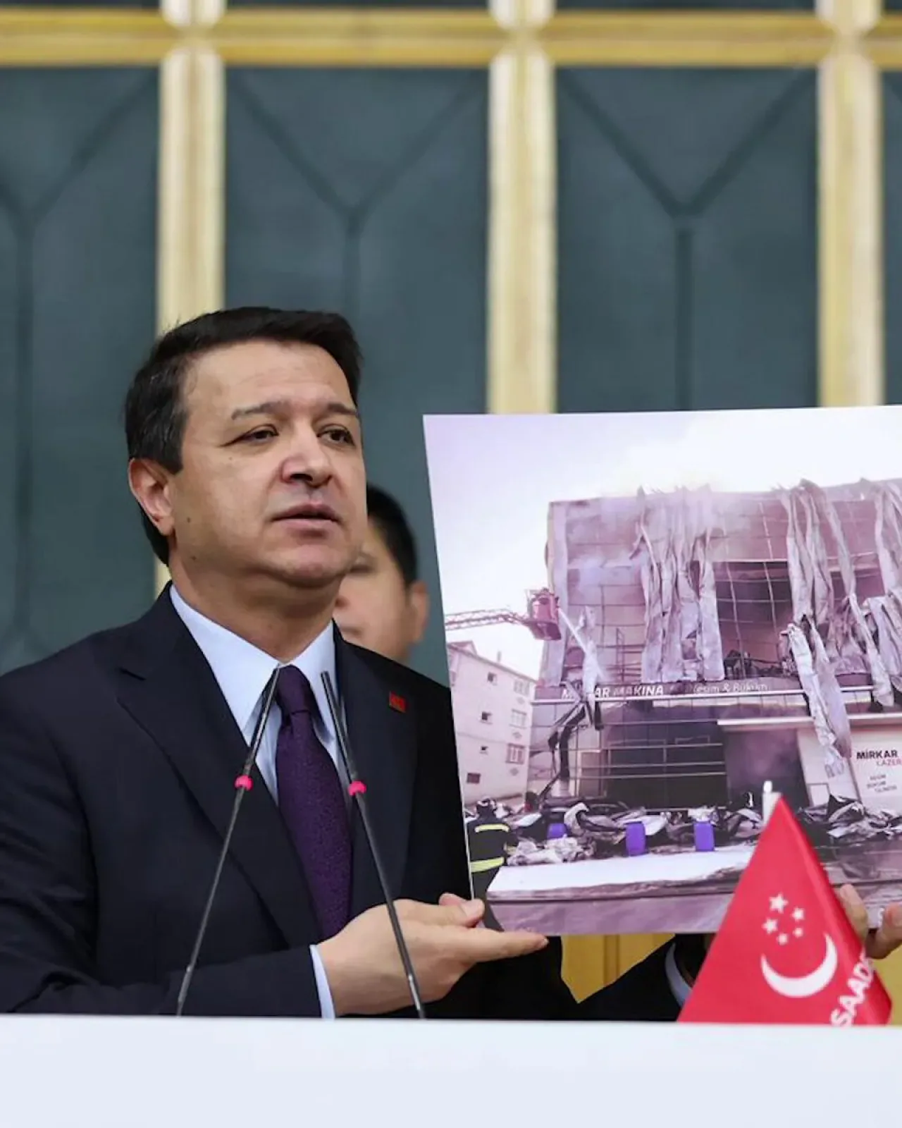 Saadet Partisi'nden "Bir Ülke Nasıl Yönetilemez" Başlıklı Açıklama Saadet Partisi'nden "Bir Ülke Nasıl Yönetilemez" Başlıklı Açıklama