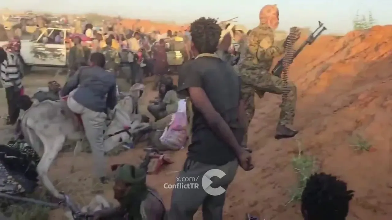 Sudan'da Çatışma Bölgesinde Türk Bayraklı Tişört Görüntülendi Sudan'da Çatışma Bölgesinde Türk Bayraklı Tişört Görüntülendi