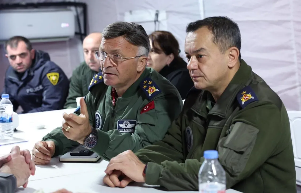 Türk Silahlı Kuvvetleri C130 Uçağının Düştüğü Bölgede Arama Kurtarma Çalışmalarını Sürdürüyor Türk Silahlı Kuvvetleri C130 Uçağının Düştüğü Bölgede Arama Kurtarma Çalışmalarını Sürdürüyor