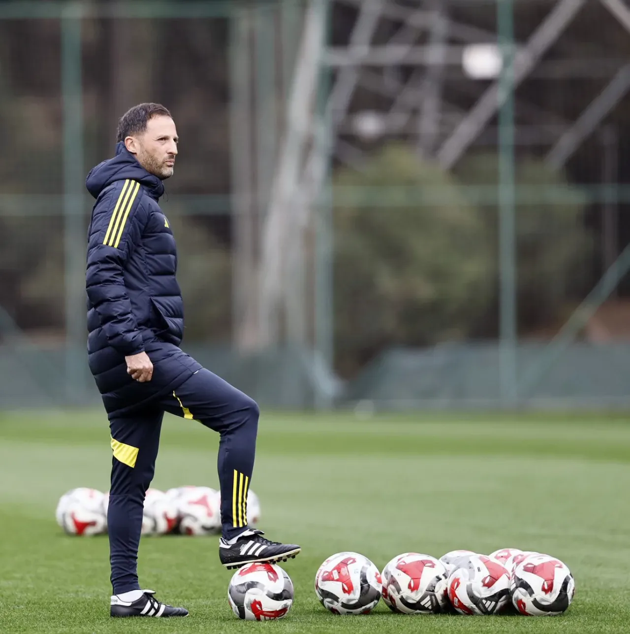 Fenerbahçe, Çift Antrenmanla Sezon Hazırlıklarını Sürdürüyor Fenerbahçe, Çift Antrenmanla Sezon Hazırlıklarını Sürdürüyor
