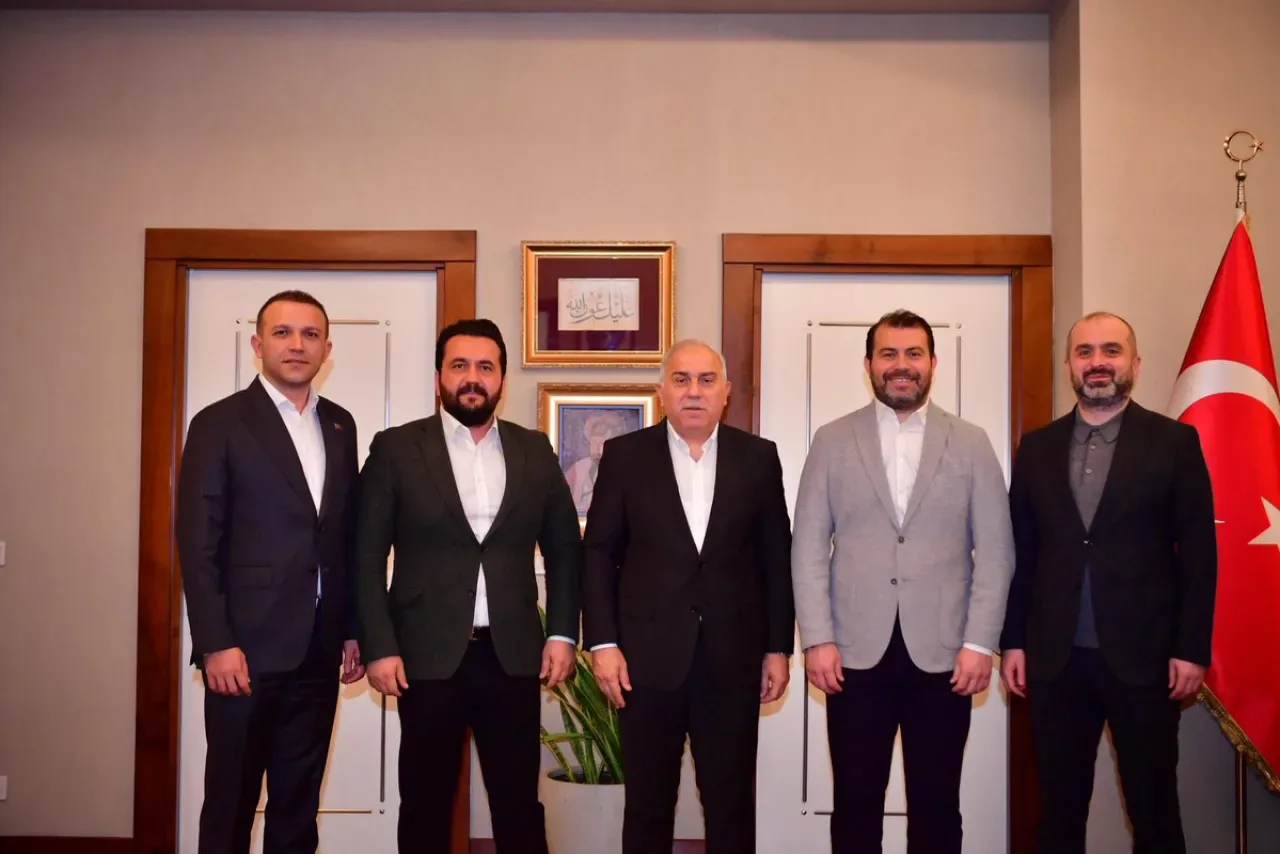 AK Parti Beyoğlu İlçe Teşkilatı, Fatih Belediye Başkanı Mehmet Ergün Turan'ı Ziyaret Etti AK Parti Beyoğlu İlçe Teşkilatı, Fatih Belediye Başkanı Mehmet Ergün Turan'ı Ziyaret Etti