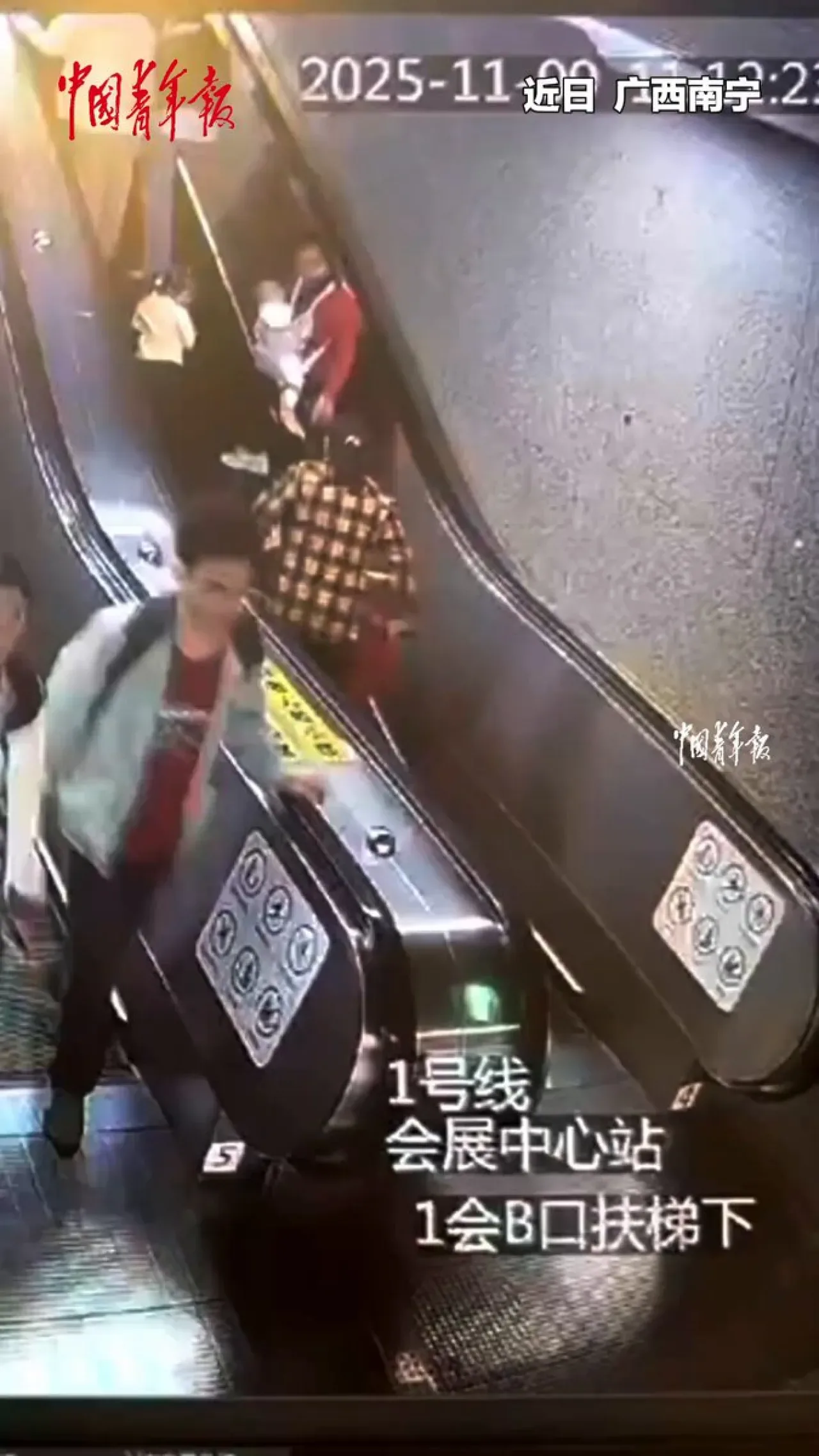 İki Yabancının Cesaret Örneği: Yaşlı Adamın Escalator Kazasından Kurtarılması İki Yabancının Cesaret Örneği: Yaşlı Adamın Escalator Kazasından Kurtarılması
