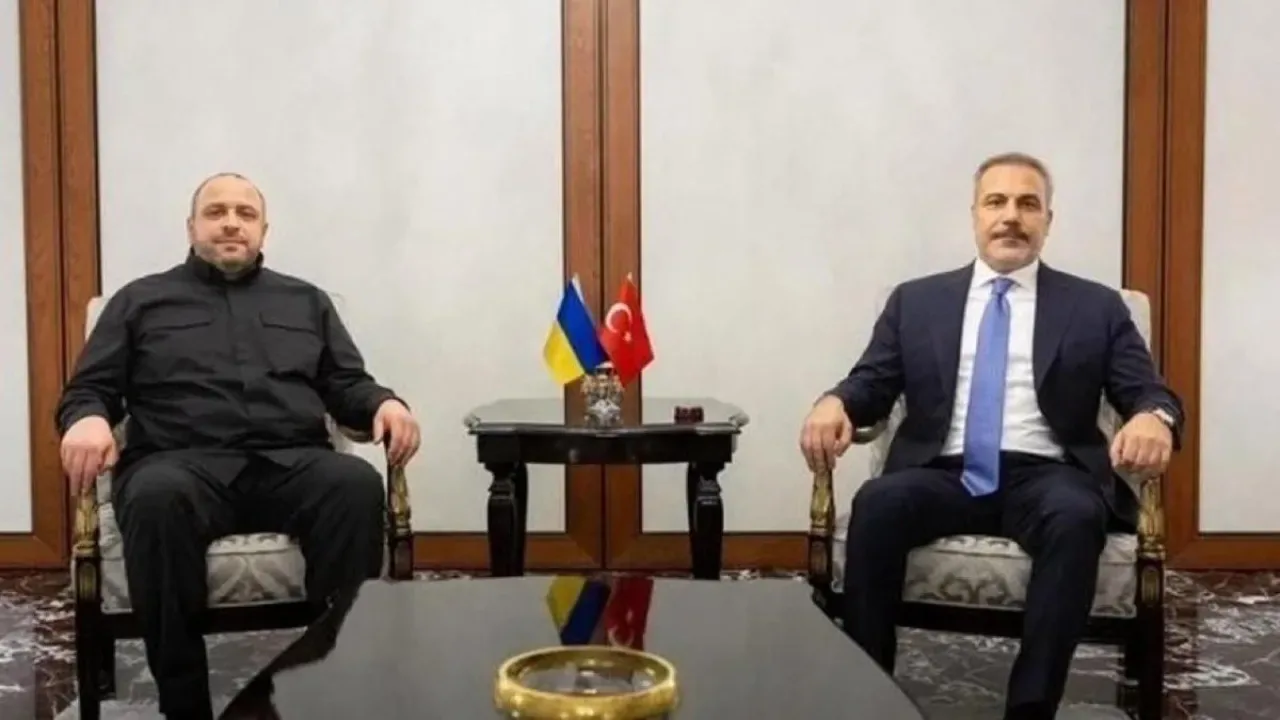 Dışişleri Bakanı Hakan Fidan, Ukrayna Heyeti ile Önemli Görüşmeler Gerçekleştirdi Dışişleri Bakanı Hakan Fidan, Ukrayna Heyeti ile Önemli Görüşmeler Gerçekleştirdi