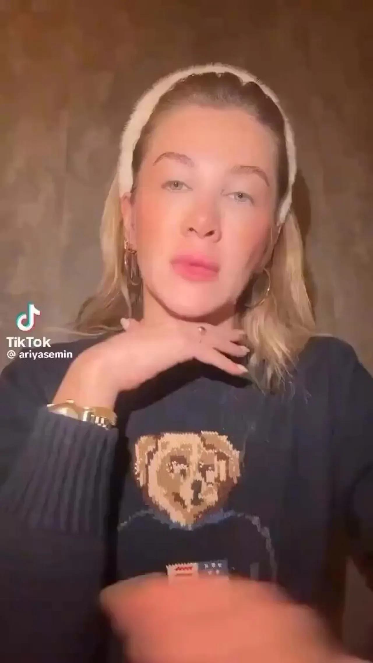Yasemin Arı'dan Tartışma Yaratan 'Fakirler' Açıklaması Yasemin Arı'dan Tartışma Yaratan 'Fakirler' Açıklaması