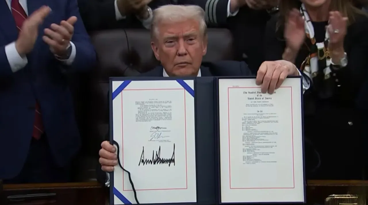 ABD'de Hükümet Kapatma Krizi Başkan Trump'ın İmzasıyla Sona Erdi ABD'de Hükümet Kapatma Krizi Başkan Trump'ın İmzasıyla Sona Erdi