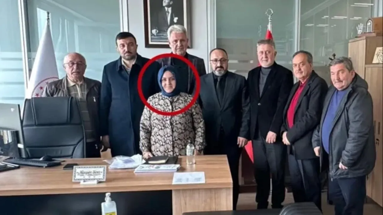 İstanbul'da Gümrük Malları Skandalı: Müdür Yardımcısı ve Oğlu Tutuklandı İstanbul'da Gümrük Malları Skandalı: Müdür Yardımcısı ve Oğlu Tutuklandı